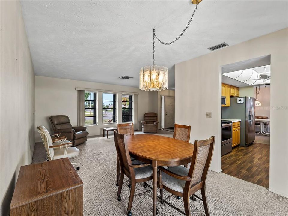 For Sale: $347,700 (3 beds, 2 baths, 1664 Square Feet)