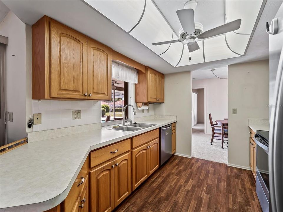 For Sale: $347,700 (3 beds, 2 baths, 1664 Square Feet)