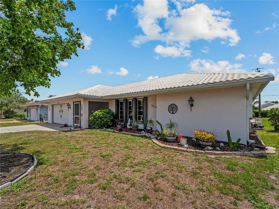 For Sale: $347,700 (3 beds, 2 baths, 1664 Square Feet)