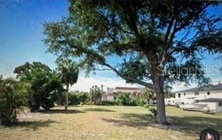 En Venta: $460,000 (0.23 acres)