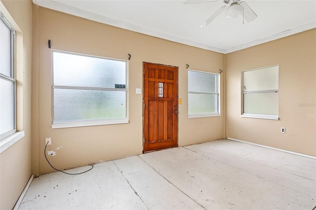 For Sale: $115,000 (4 beds, 2 baths, 1408 Square Feet)