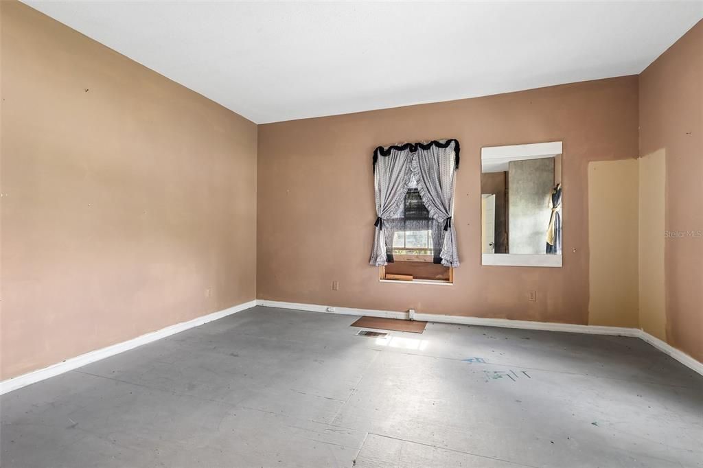 For Sale: $115,000 (4 beds, 2 baths, 1408 Square Feet)