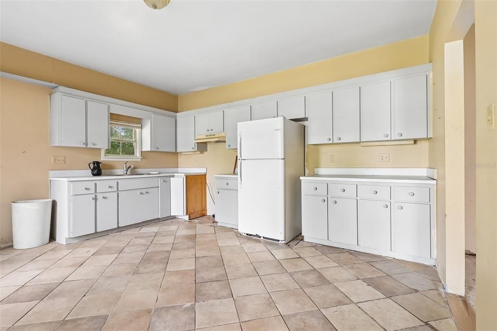 For Sale: $115,000 (4 beds, 2 baths, 1408 Square Feet)
