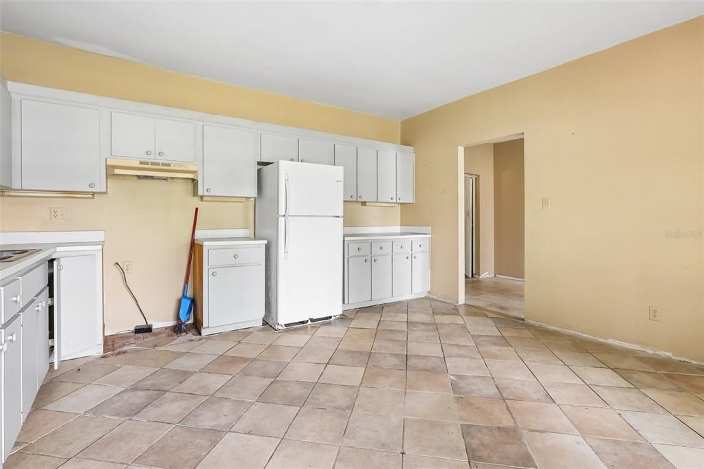 For Sale: $115,000 (4 beds, 2 baths, 1408 Square Feet)