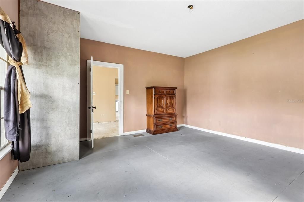 For Sale: $115,000 (4 beds, 2 baths, 1408 Square Feet)