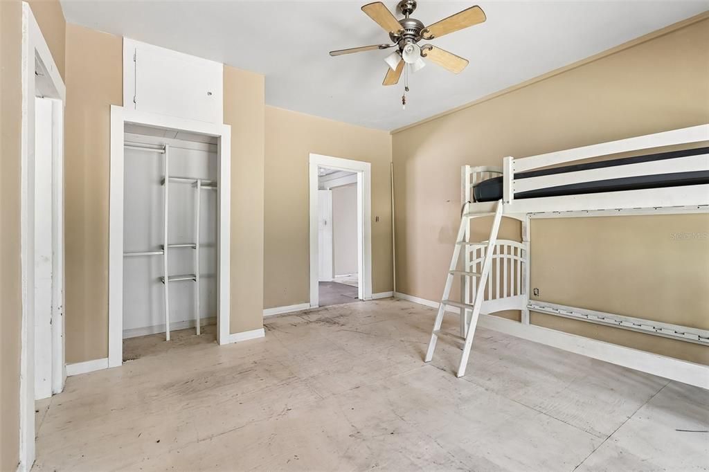 For Sale: $115,000 (4 beds, 2 baths, 1408 Square Feet)