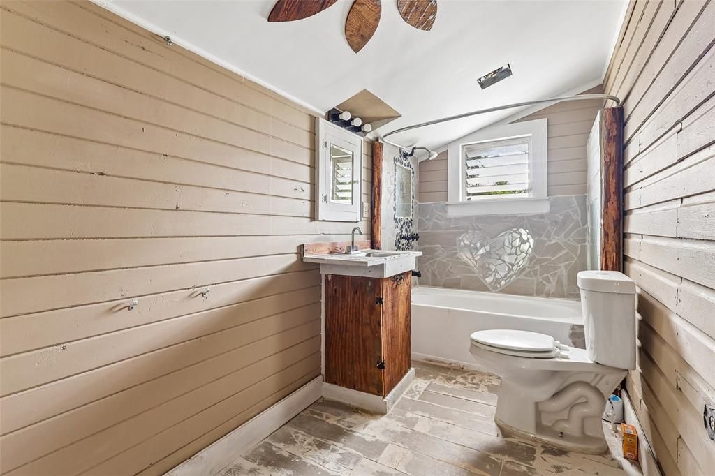 For Sale: $115,000 (4 beds, 2 baths, 1408 Square Feet)