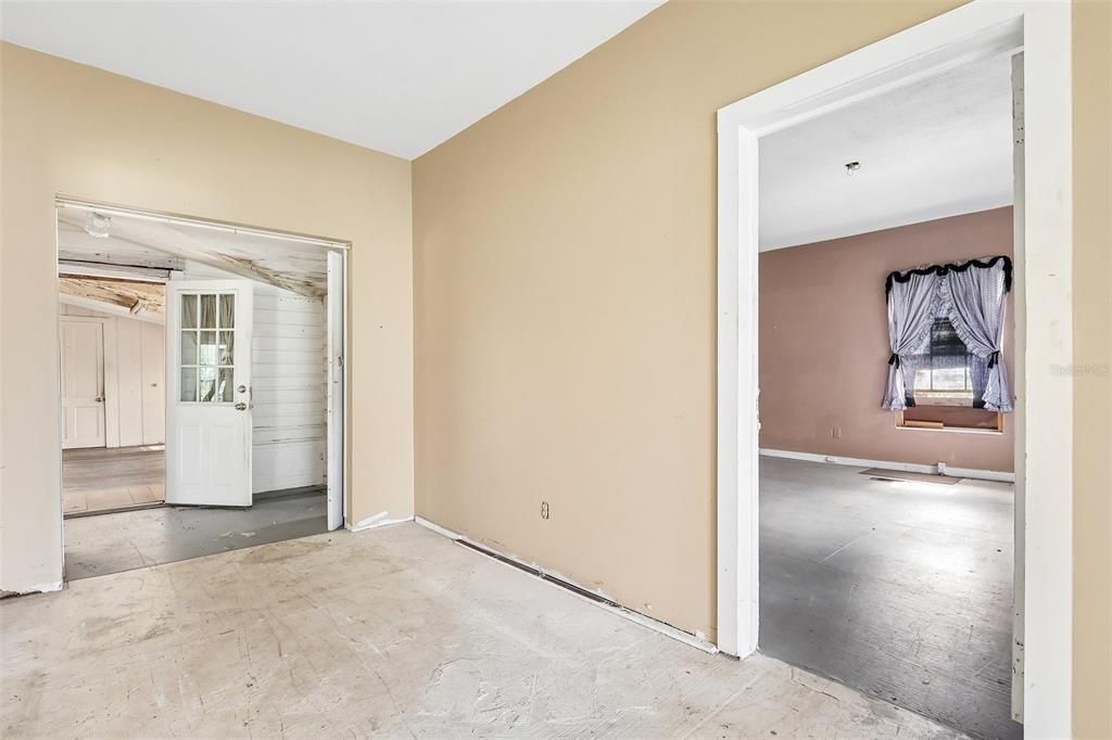 For Sale: $115,000 (4 beds, 2 baths, 1408 Square Feet)