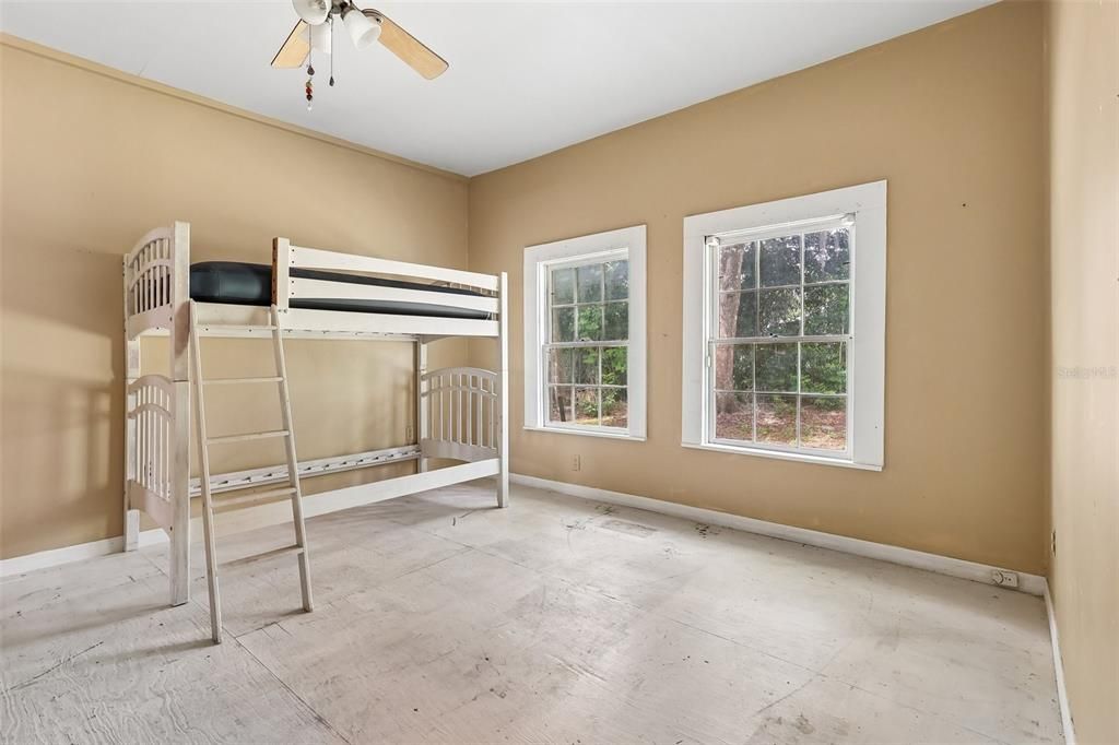 For Sale: $115,000 (4 beds, 2 baths, 1408 Square Feet)
