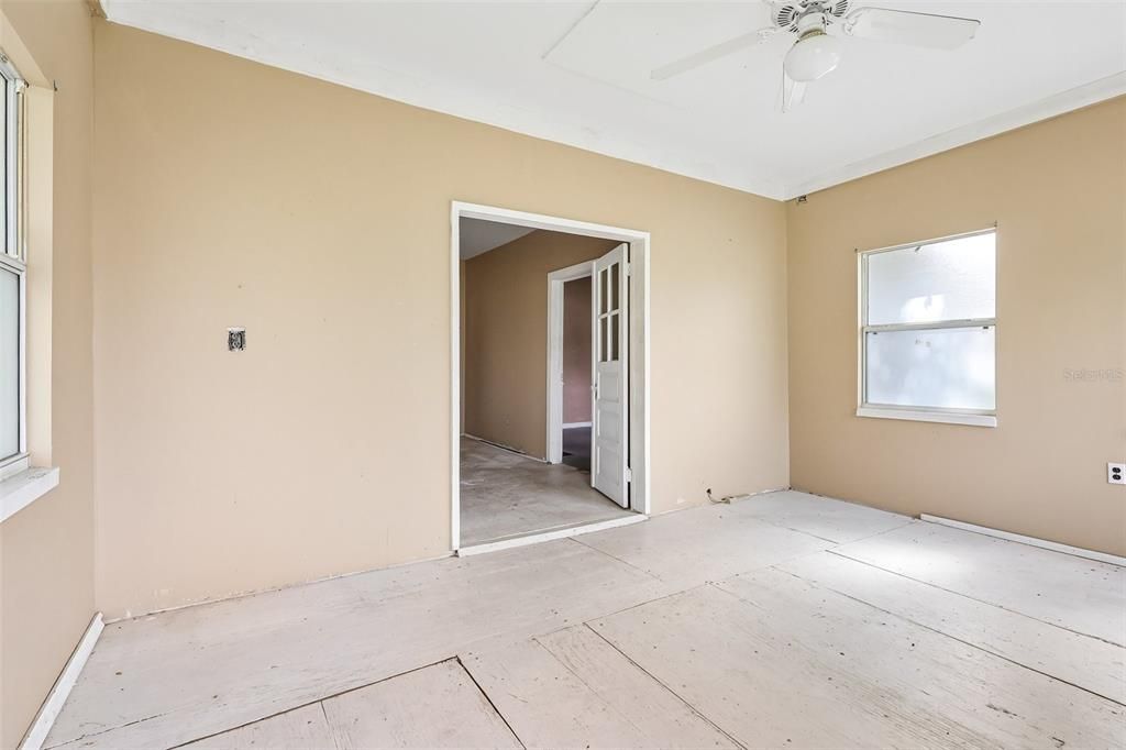 For Sale: $115,000 (4 beds, 2 baths, 1408 Square Feet)