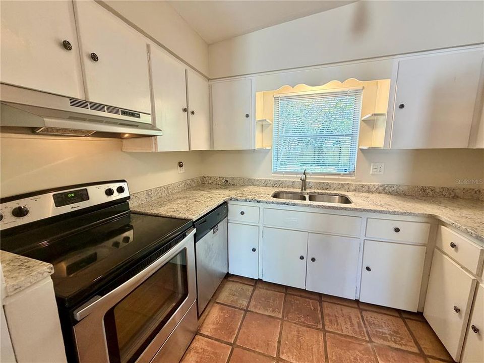 For Rent: $2,999 (2 beds, 1 baths, 1105 Square Feet)