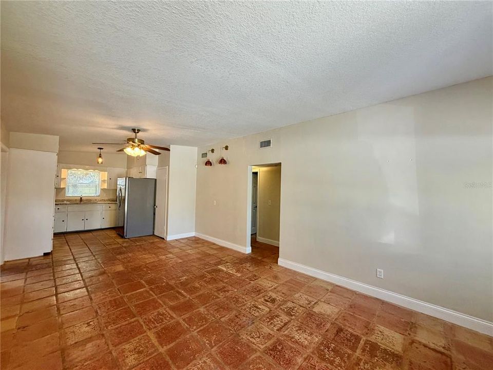 For Rent: $2,999 (2 beds, 1 baths, 1105 Square Feet)