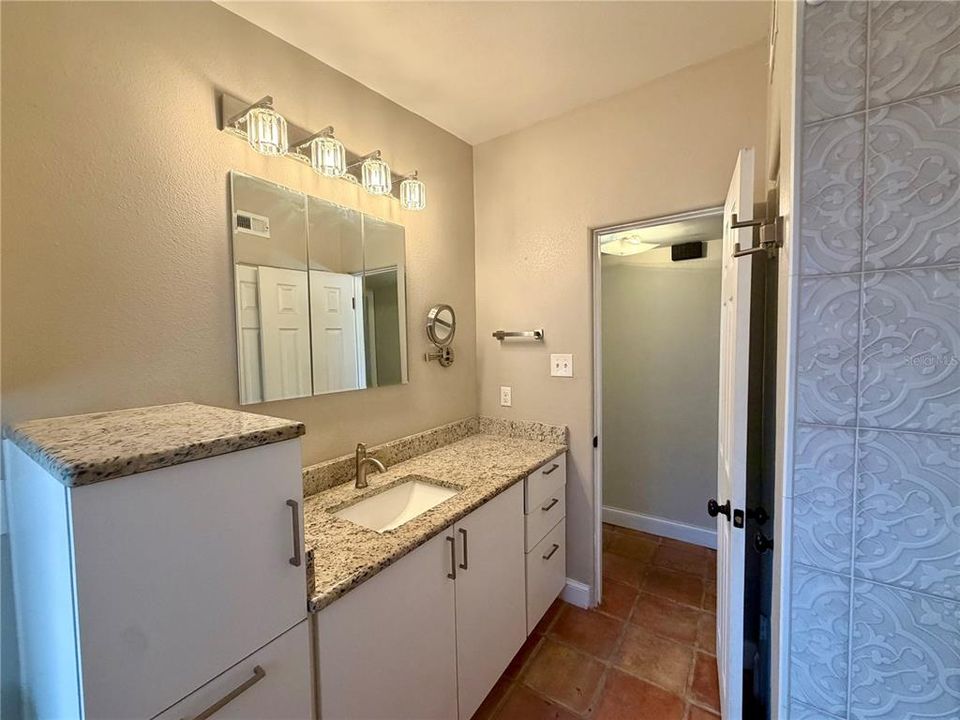 For Rent: $2,999 (2 beds, 1 baths, 1105 Square Feet)