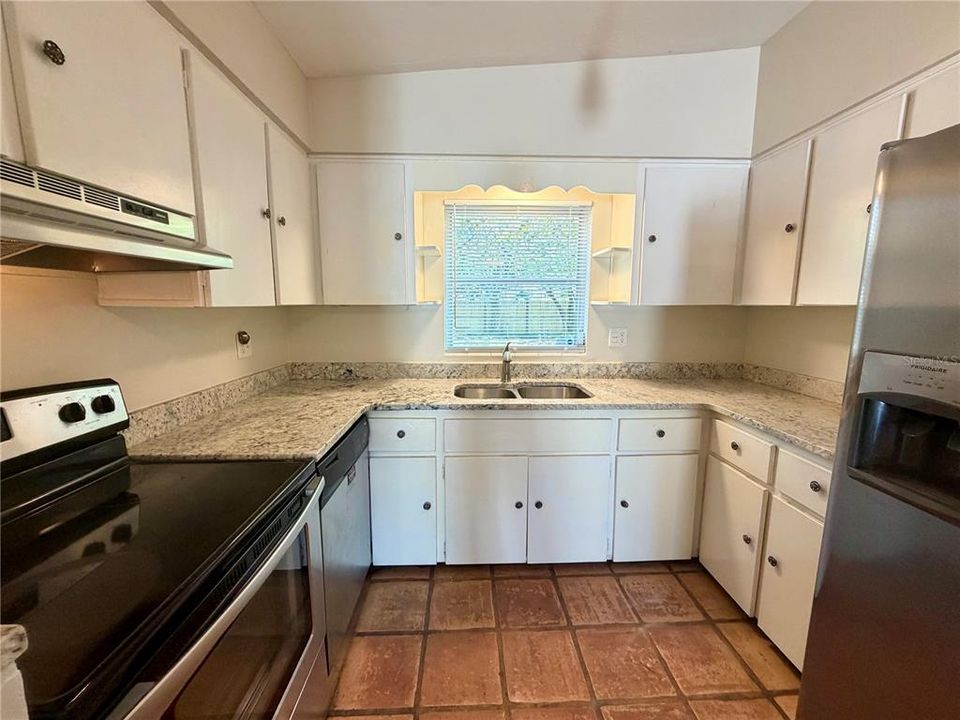 For Rent: $2,999 (2 beds, 1 baths, 1105 Square Feet)
