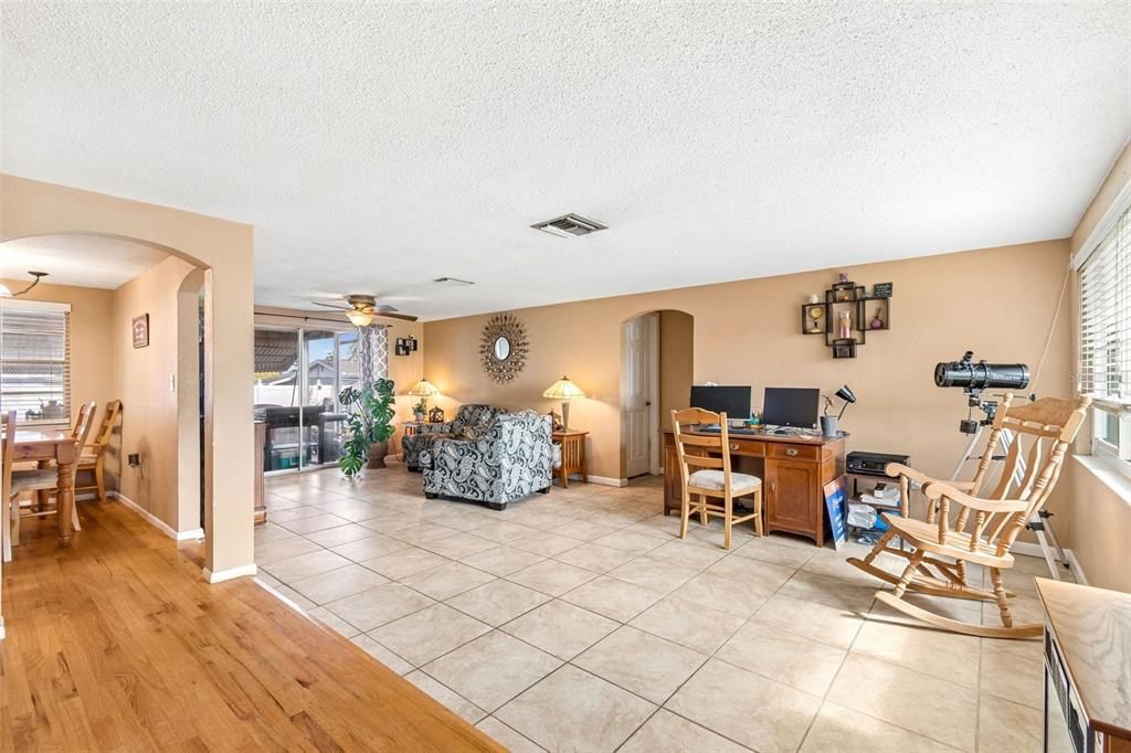 En Venta: $244,900 (2 camas, 2 baños, 1487 Pies cuadrados)