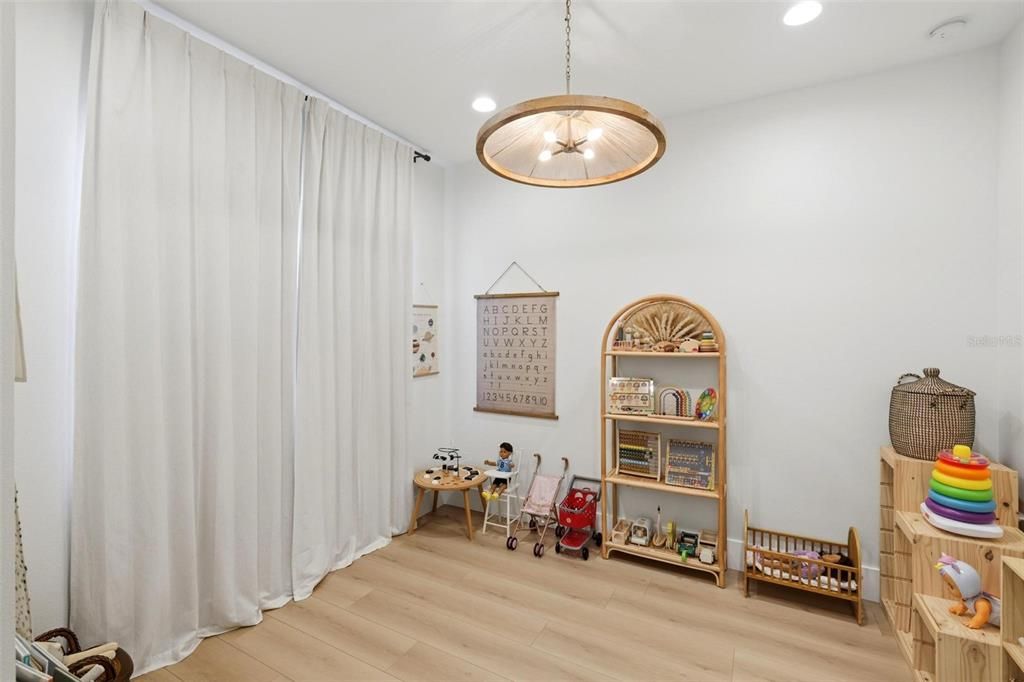 For Sale: $799,000 (4 beds, 2 baths, 2242 Square Feet)