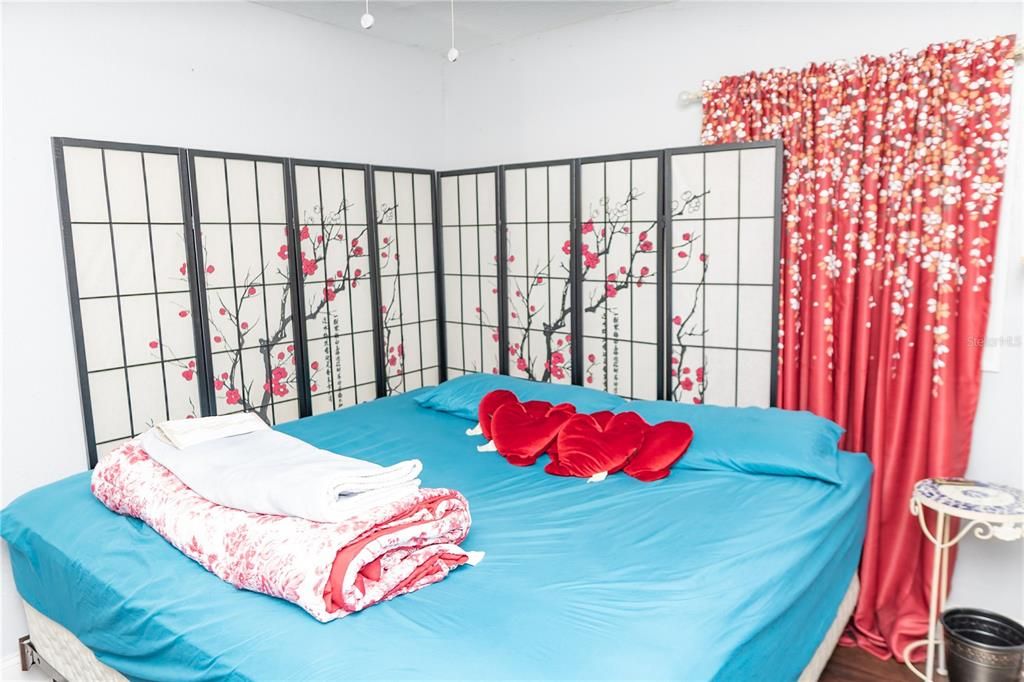 For Sale: $315,000 (4 beds, 2 baths, 1272 Square Feet)
