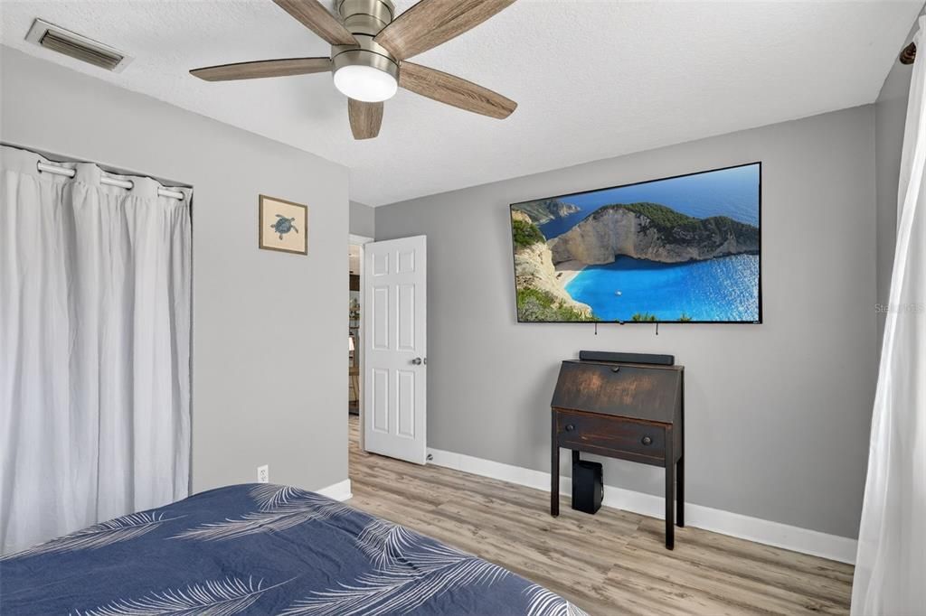 For Sale: $369,900 (3 beds, 2 baths, 1556 Square Feet)