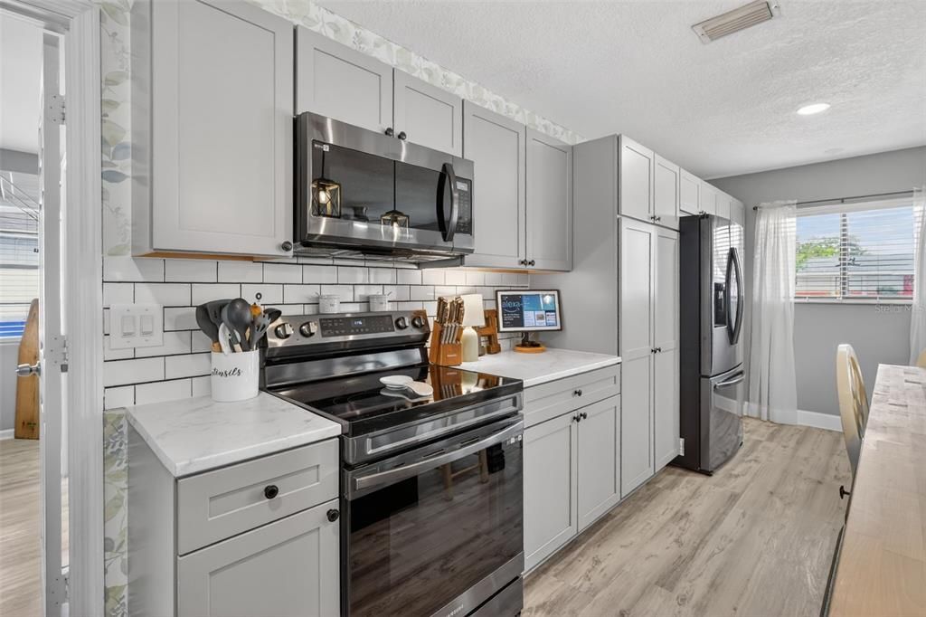 For Sale: $369,900 (3 beds, 2 baths, 1556 Square Feet)