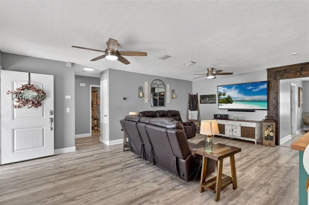 For Sale: $369,900 (3 beds, 2 baths, 1556 Square Feet)