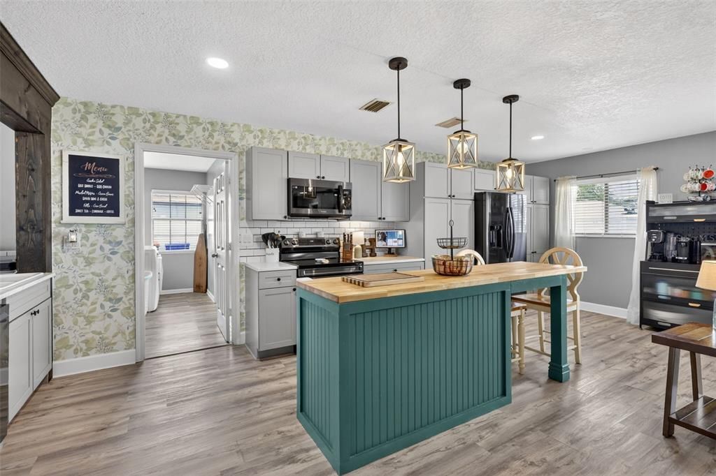 For Sale: $369,900 (3 beds, 2 baths, 1556 Square Feet)