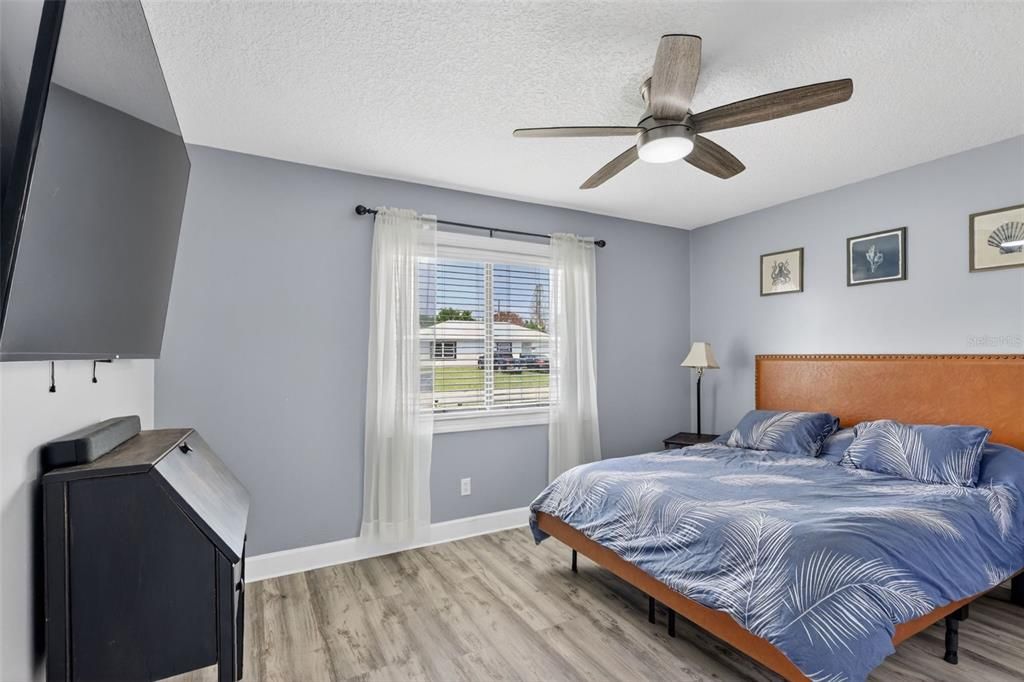 For Sale: $369,900 (3 beds, 2 baths, 1556 Square Feet)