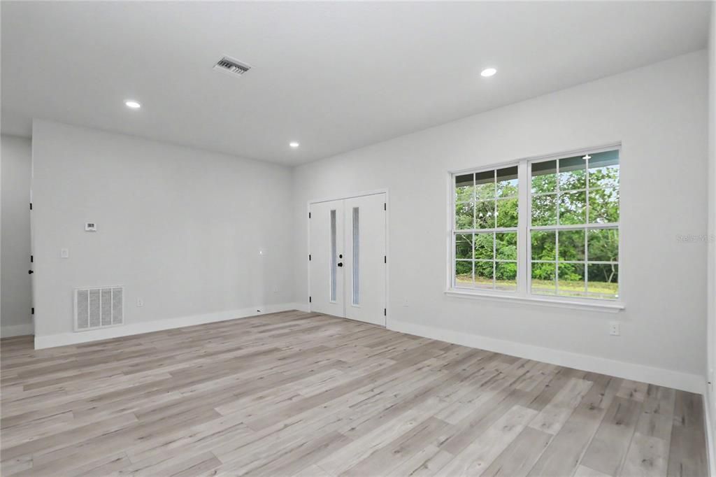 For Sale: $267,900 (3 beds, 2 baths, 1529 Square Feet)
