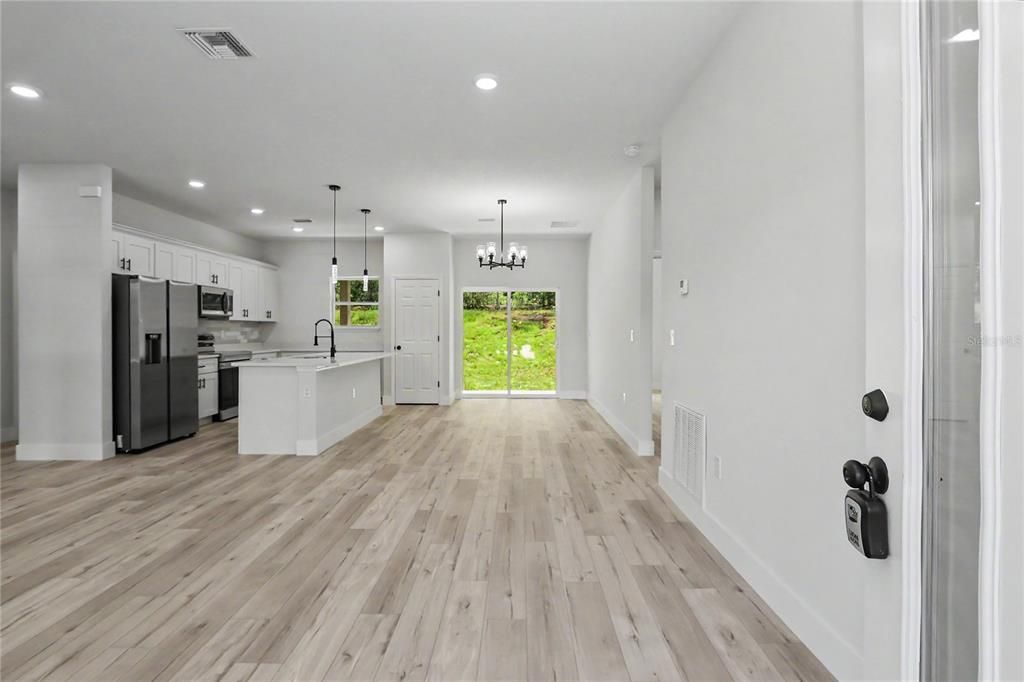 For Sale: $267,900 (3 beds, 2 baths, 1529 Square Feet)