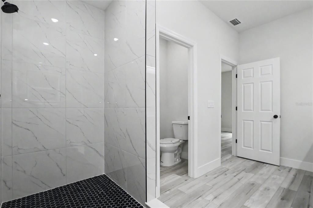 For Sale: $267,900 (3 beds, 2 baths, 1529 Square Feet)