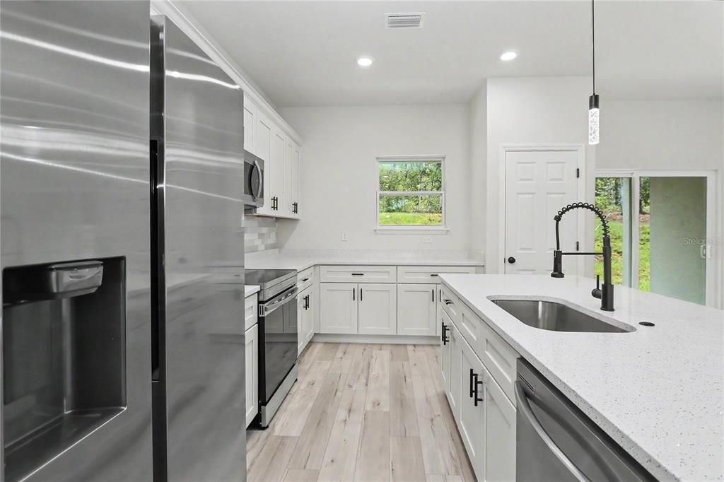 For Sale: $267,900 (3 beds, 2 baths, 1529 Square Feet)
