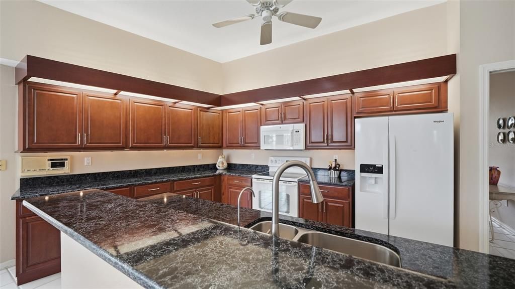 На продажу: $699,900 (4 спален, 3 ванн, 3143 Квадратных фут)