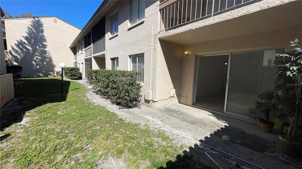 For Sale: $110,000 (1 beds, 1 baths, 707 Square Feet)