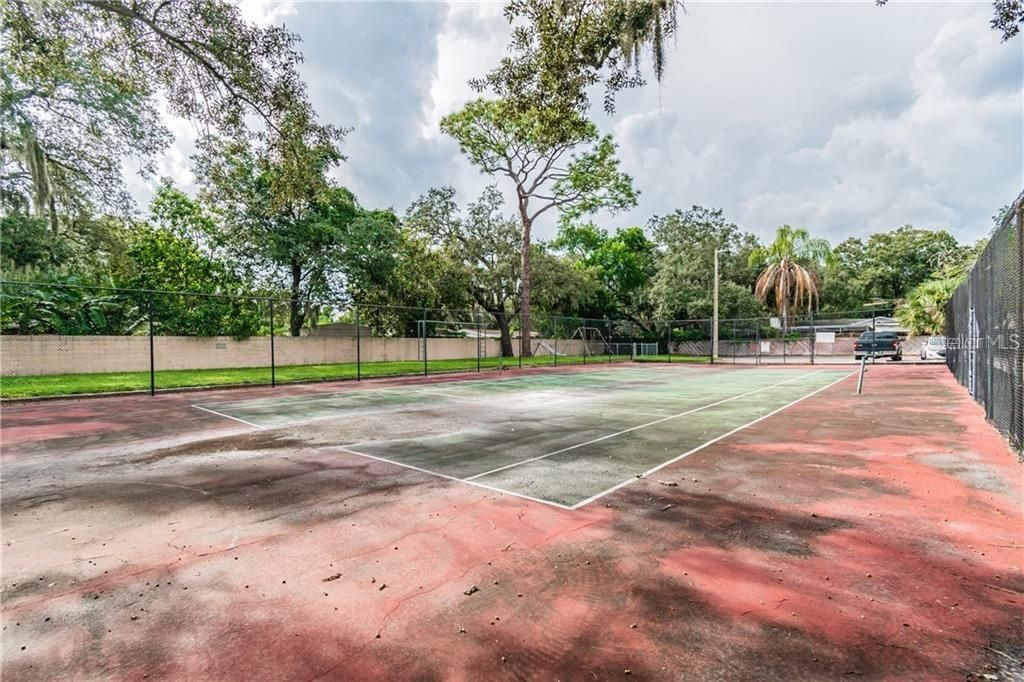 For Sale: $110,000 (1 beds, 1 baths, 707 Square Feet)