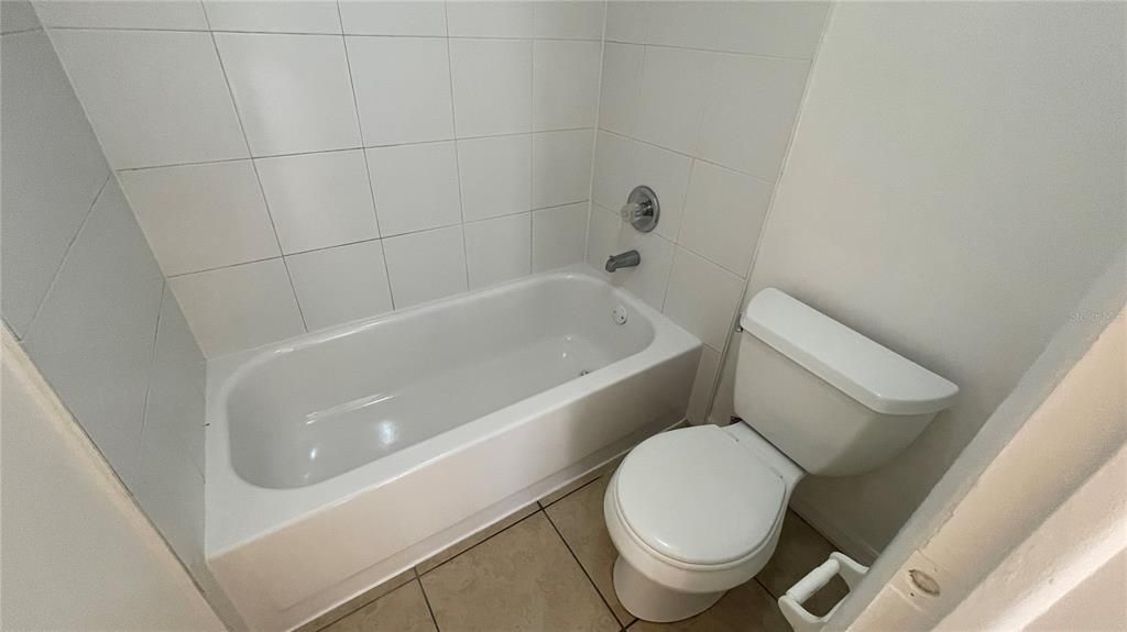 For Sale: $110,000 (1 beds, 1 baths, 707 Square Feet)