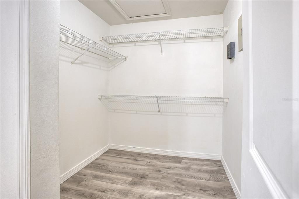 For Sale: $240,000 (3 beds, 2 baths, 1435 Square Feet)
