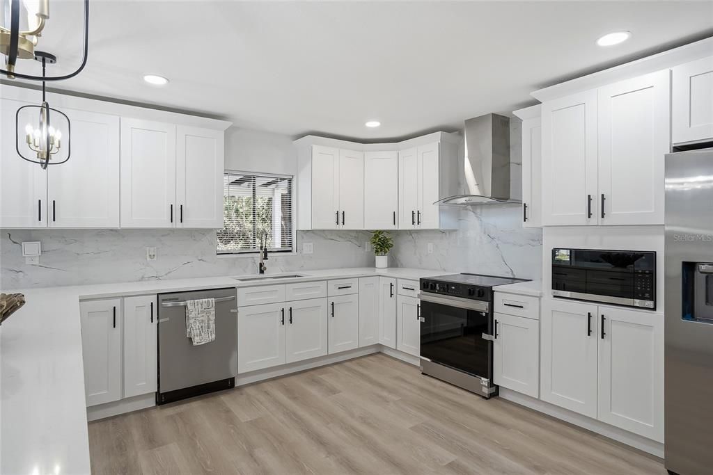 Active With Contract: $449,900 (3 beds, 2 baths, 1486 Square Feet)