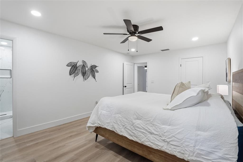 Active With Contract: $449,900 (3 beds, 2 baths, 1486 Square Feet)