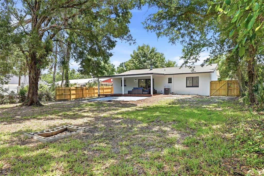 Active With Contract: $449,900 (3 beds, 2 baths, 1486 Square Feet)