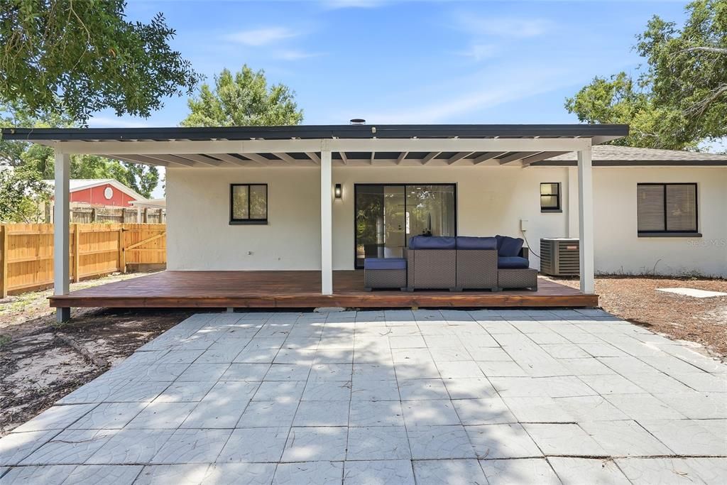 Active With Contract: $449,900 (3 beds, 2 baths, 1486 Square Feet)