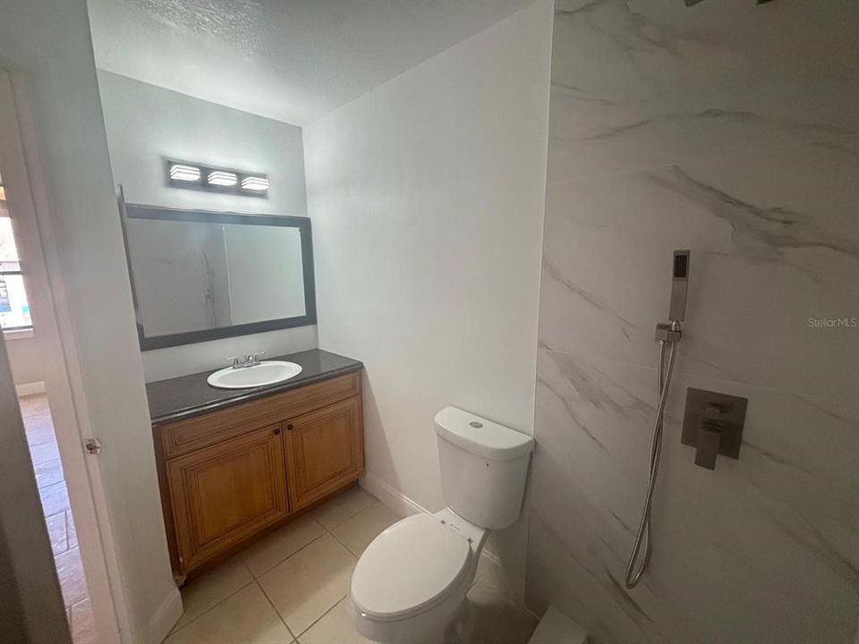 For Sale: $195,000 (2 beds, 2 baths, 937 Square Feet)