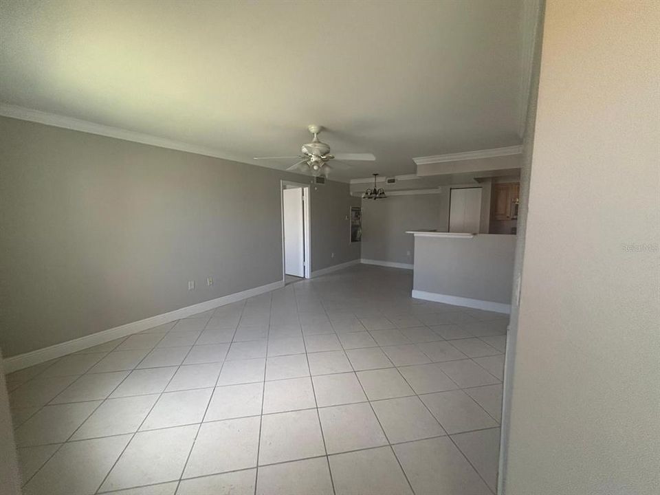 For Sale: $195,000 (2 beds, 2 baths, 937 Square Feet)