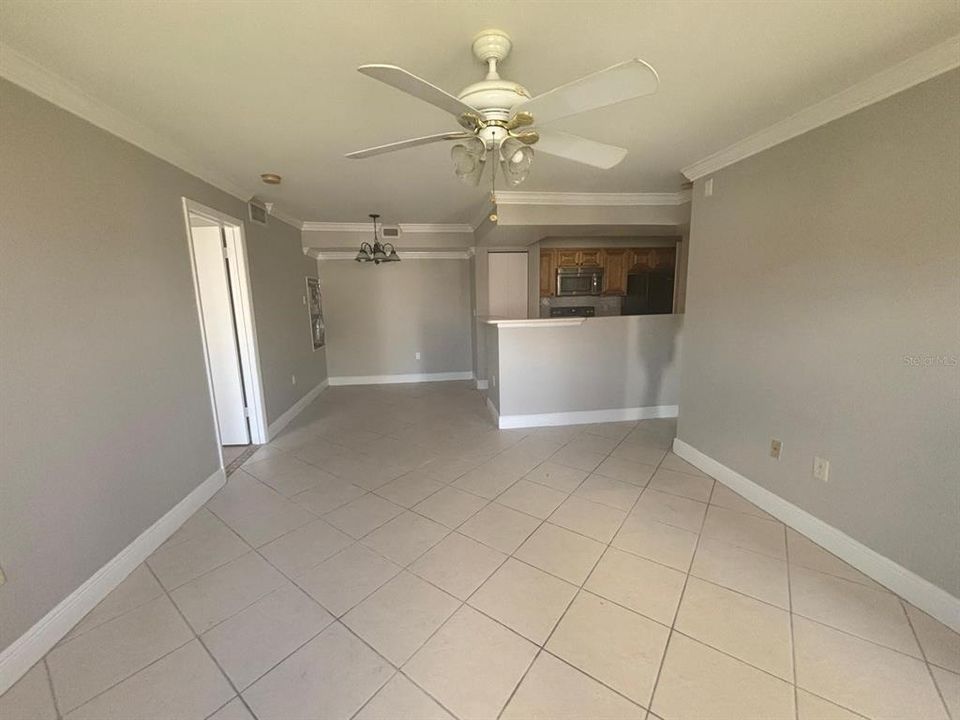 For Sale: $195,000 (2 beds, 2 baths, 937 Square Feet)