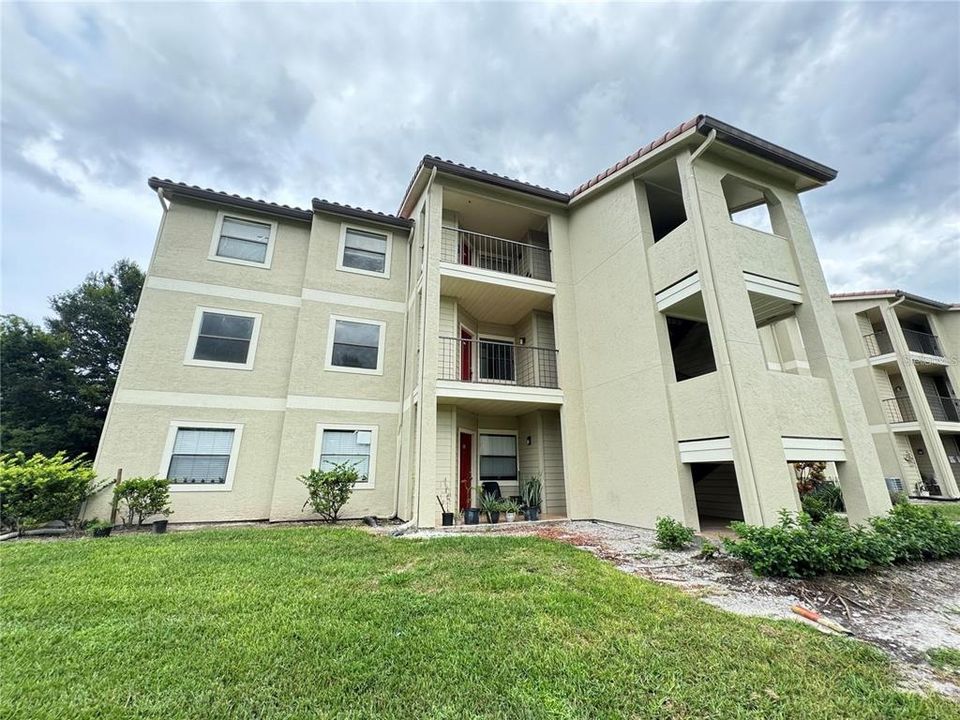 For Sale: $195,000 (2 beds, 2 baths, 937 Square Feet)