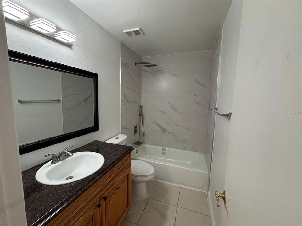 For Sale: $195,000 (2 beds, 2 baths, 937 Square Feet)