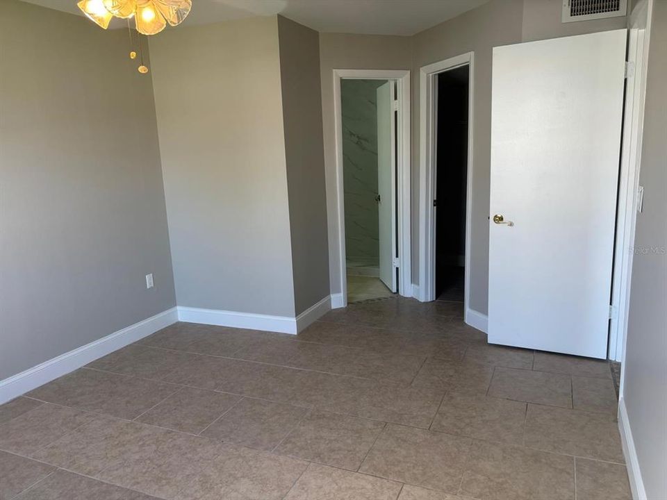 For Sale: $195,000 (2 beds, 2 baths, 937 Square Feet)