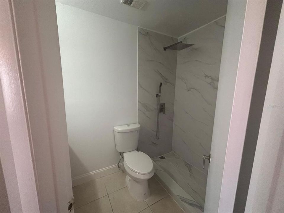 For Sale: $195,000 (2 beds, 2 baths, 937 Square Feet)