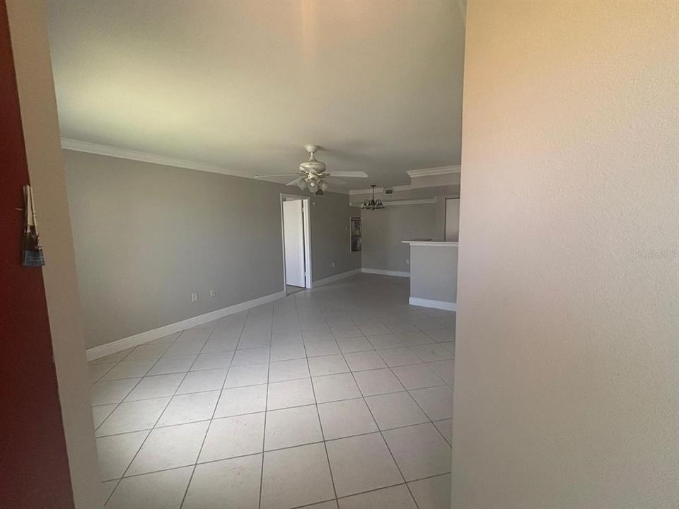 For Sale: $195,000 (2 beds, 2 baths, 937 Square Feet)
