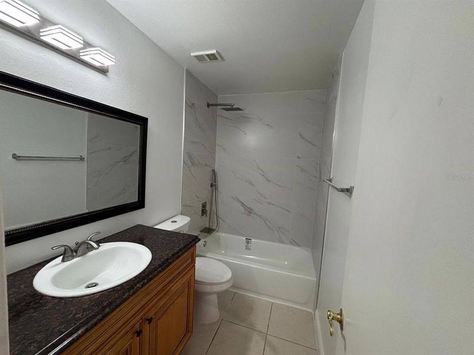 For Sale: $195,000 (2 beds, 2 baths, 937 Square Feet)