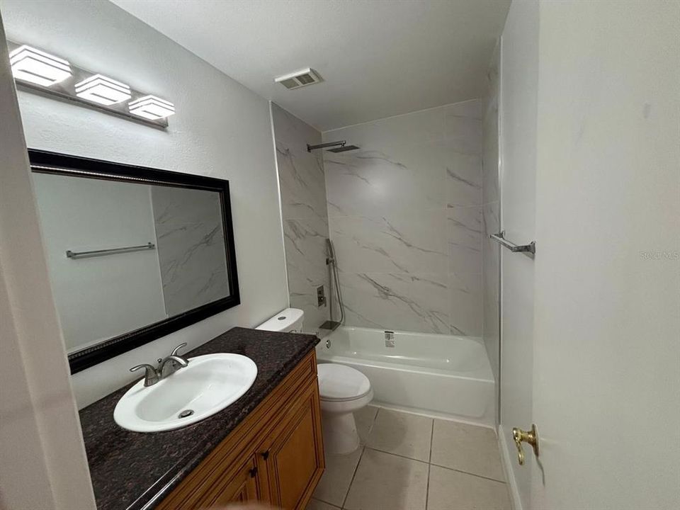 For Sale: $195,000 (2 beds, 2 baths, 937 Square Feet)
