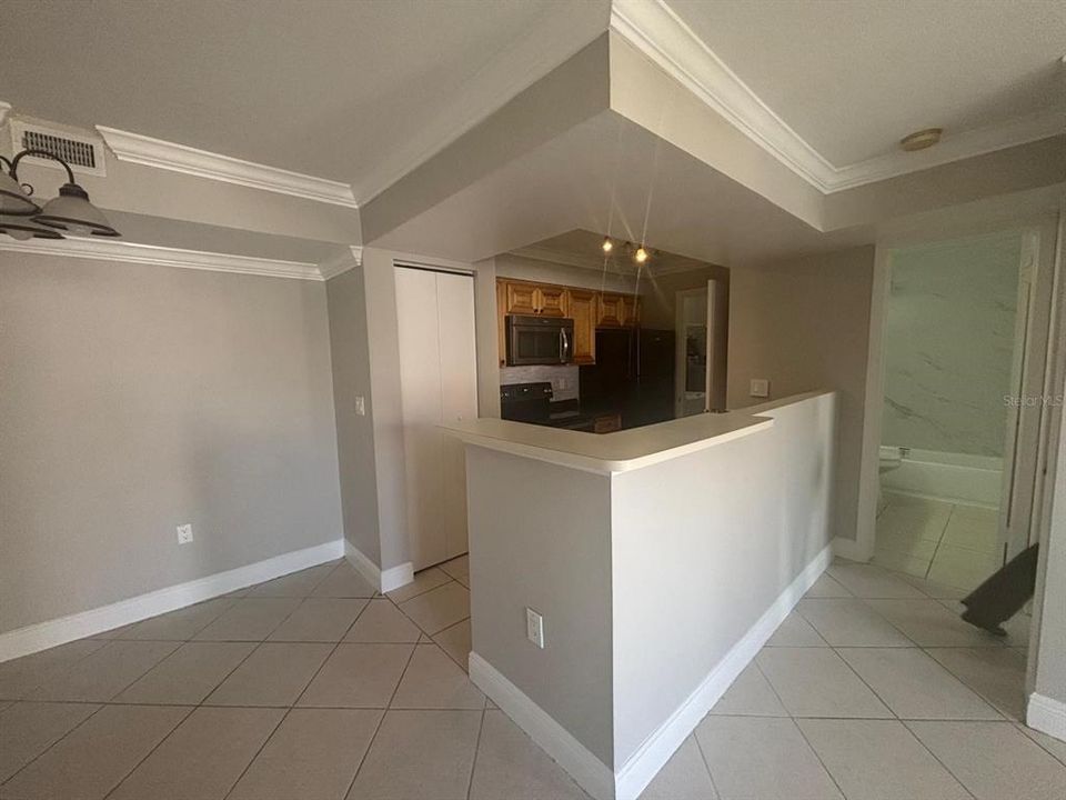 For Sale: $195,000 (2 beds, 2 baths, 937 Square Feet)